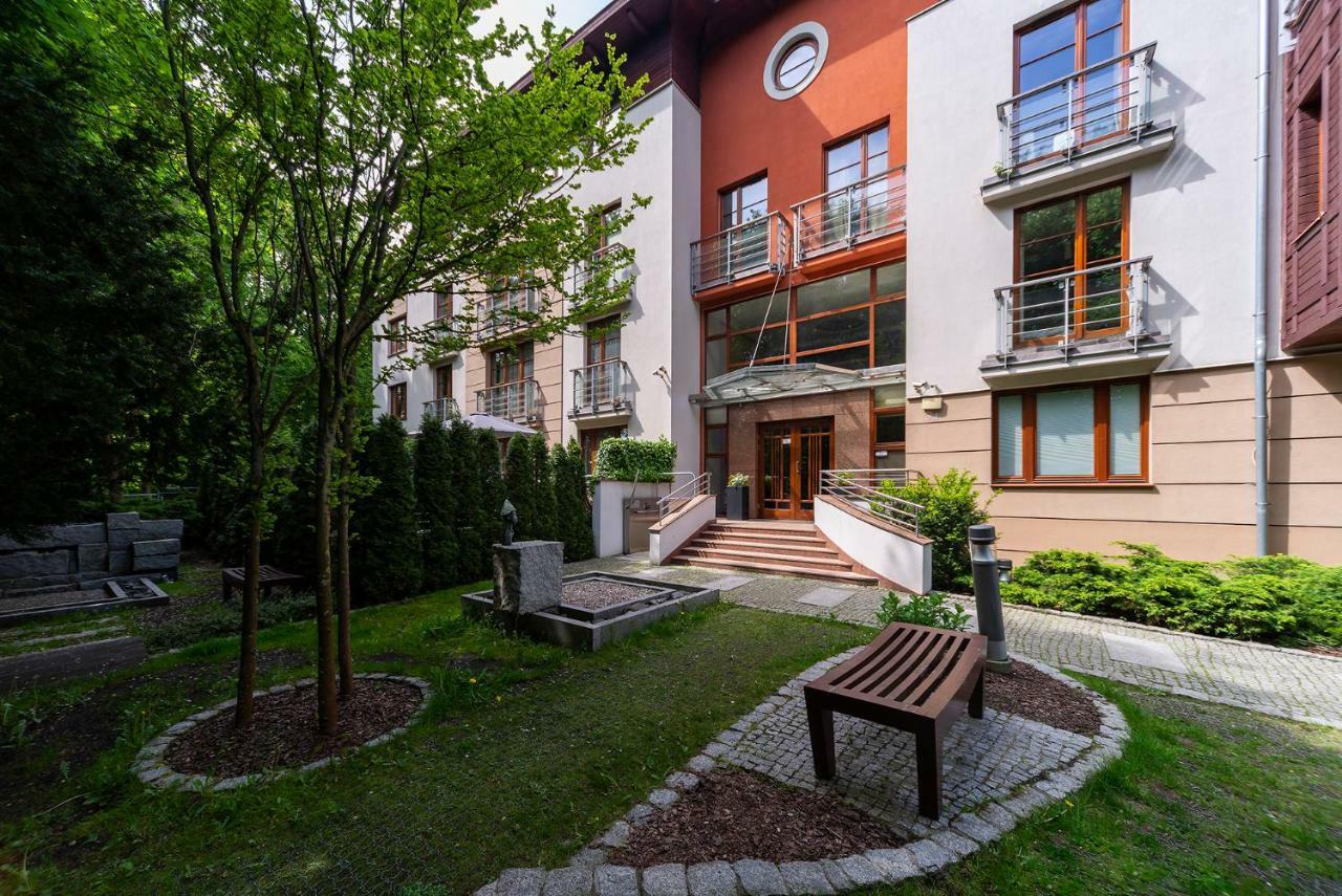 Beachfront Haga With Free Parking By Renters Apartment *